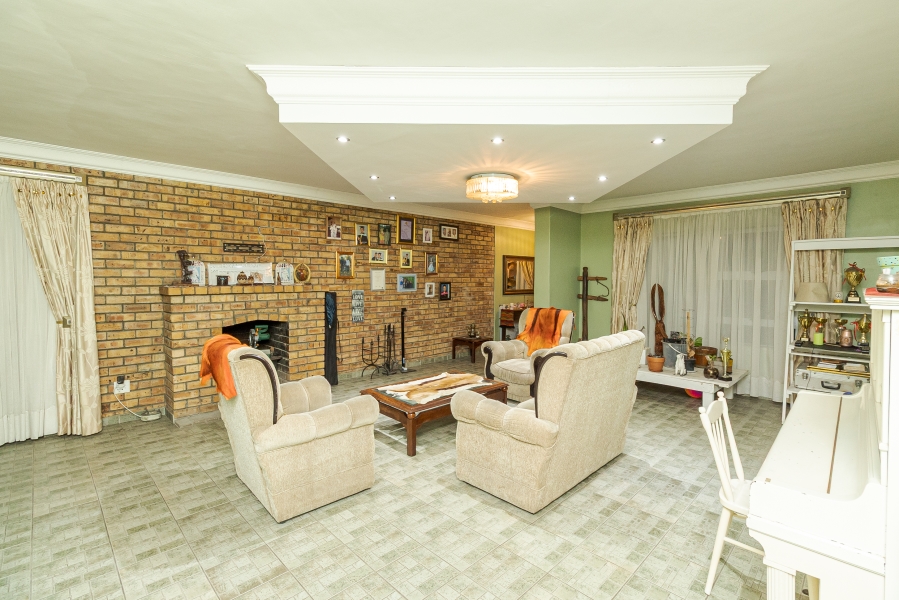 4 Bedroom Property for Sale in Devon Park Western Cape